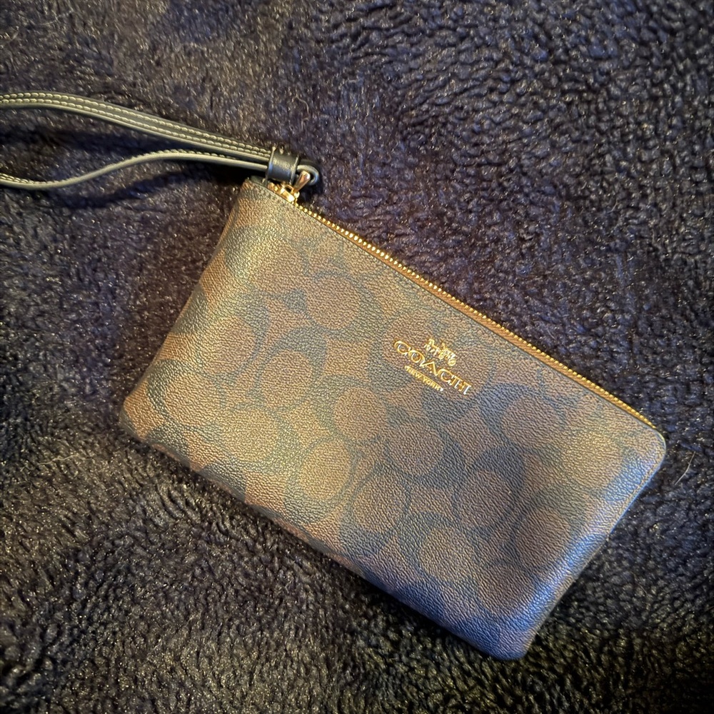 Coach 3 piece set - Picture 3 of 12